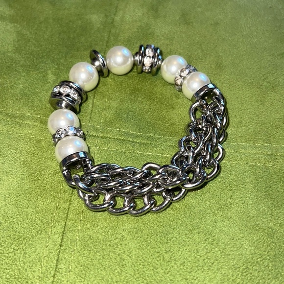 Premier Designs Pearl and Chain bracelet - Picture 1 of 5